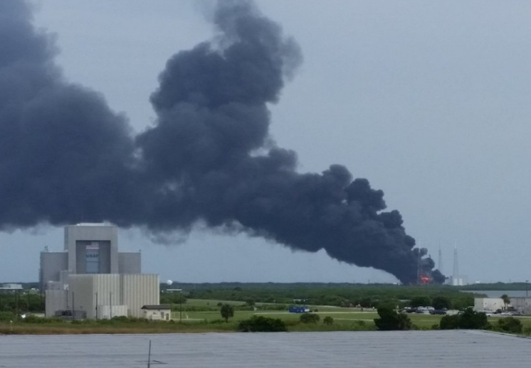 Falcon 9 SpaceX Rocket Destroyed during Test-Launch on Launch-Pad in Florida